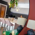 3ten @ Ryedale House Apartment *